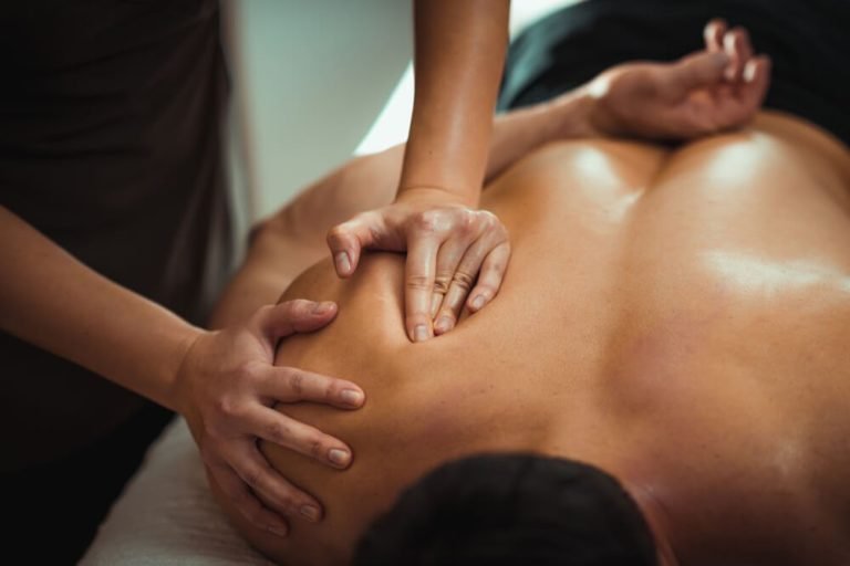 652421babb6bdd7f92f72314_massoterapia-para-dor-lombar